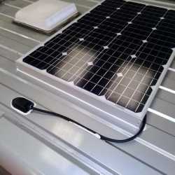 POSE PANNEAU SOLAIRE SUR FOURGON